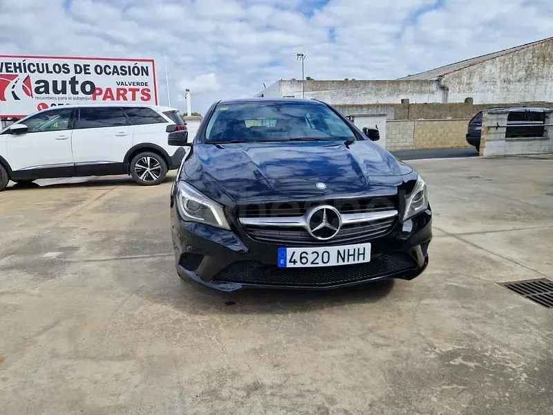 Usado Mercedes CLA200 Shooting Brake 136 CV (100 kW) 2015 Negro Familiar