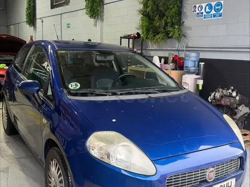 Usado Fiat Punto Dynamic 90 CV (66 kW) 2009 Azul Utilitario
