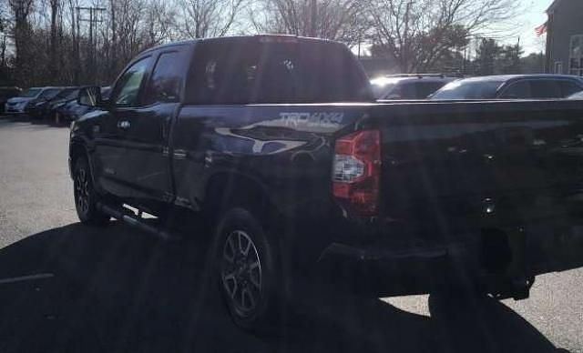 Usado Toyota Tundra Limited 381 CV (280 kW) 2017 Negro Pickup/Camioneta