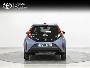 Usado Toyota Aygo Play 72 CV (52 kW) 2024 Gris