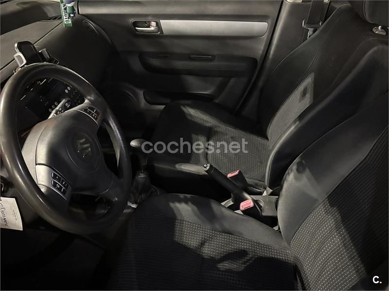 Usado Suzuki Swift GL 102 CV (75 kW) 2005 Negro Berlina