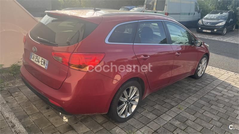 Rojo Usado 2013 Kia Ceed Sportswagon Familiar | 7400 € - Imagen 1/2