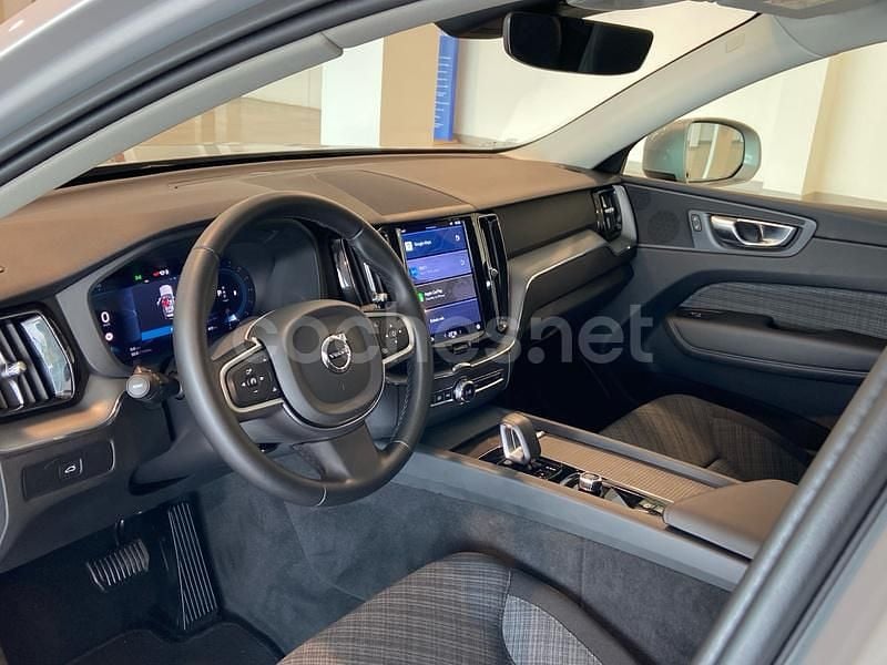 Usado Volvo XC60 Core 250 CV (183 kW) 2025 Gris / plata SUV