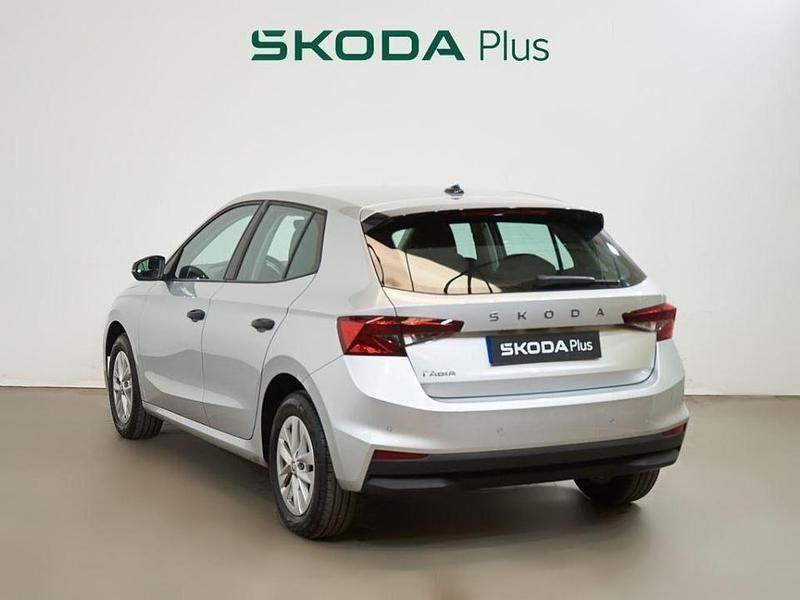 Usado Skoda Fabia Essence 80 CV (58 kW) 2024 Gris Utilitario