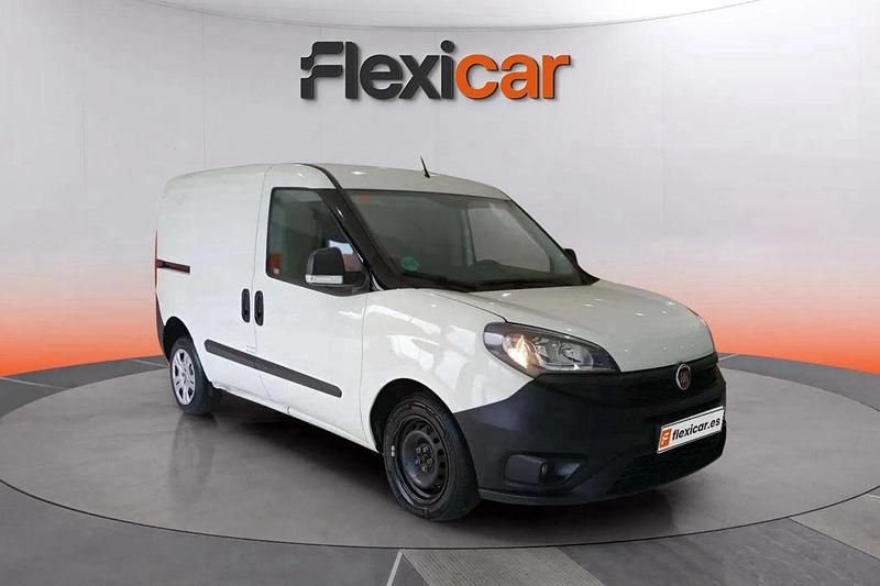 Blanco Usado 2022 Fiat Doblò Easy Monovolumen | 9490 € (Buen precio) - Imagen 1/4