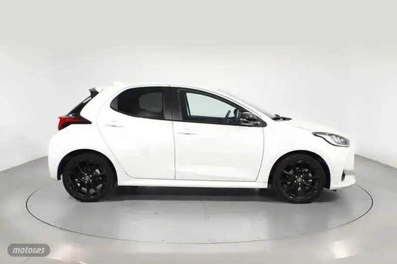 Usado Toyota Yaris Style 116 CV (85 kW) 2022 Blanco Utilitario