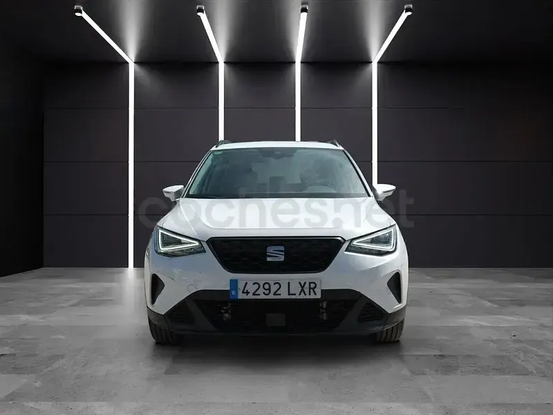 Usado Seat Arona Style Plus 110 CV (80 kW) 2022 Blanco SUV