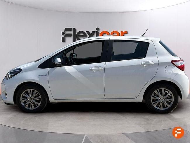 Usado Toyota Yaris Hybrid Active 100 CV (73 kW) 2019 Blanco