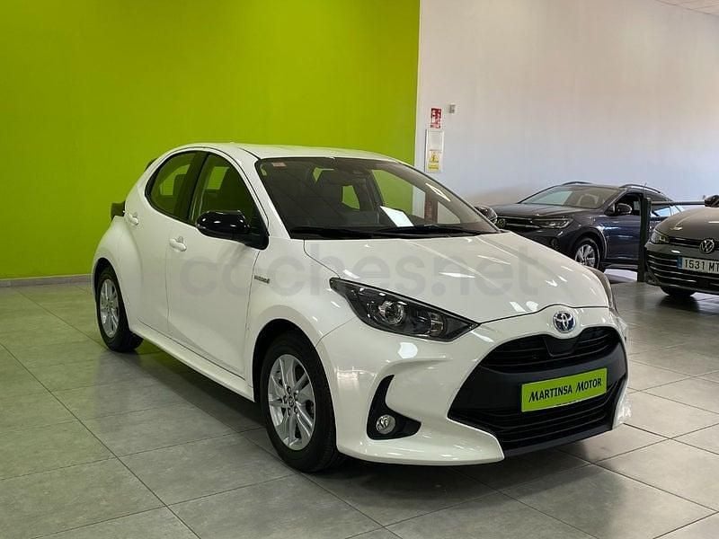 Usado Toyota Yaris Hybrid Business Edition 116 CV (85 kW) 2021 Blanco Berlina