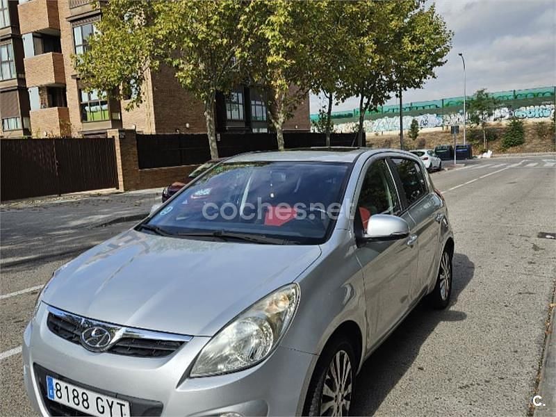 Gris / plata Usado 2010 Hyundai i20 GLS Berlina | 4500 € (Super precio) - Imagen 1/4
