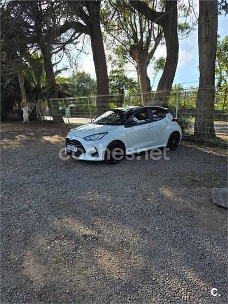 Blanco Usado 2023 Toyota Yaris Berlina | 17.700 € (Precio justo) - Imagen 1/4