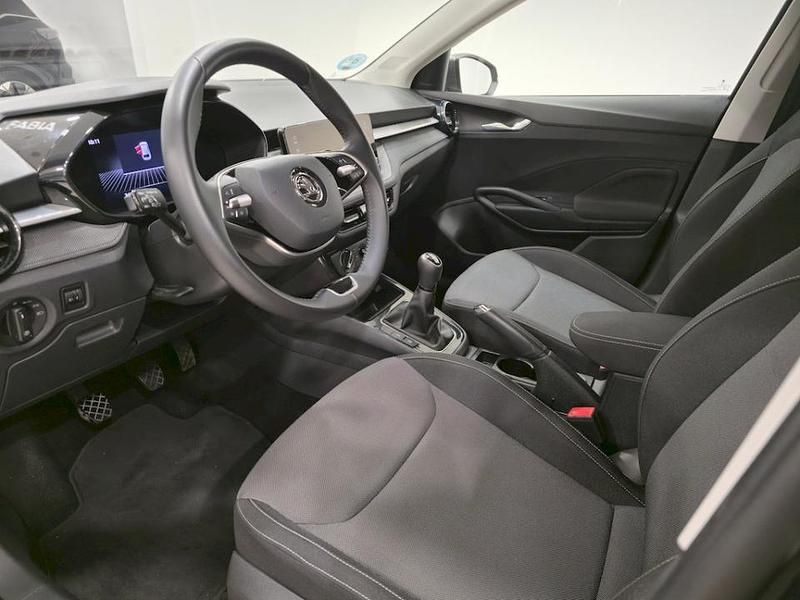 Usado Skoda Fabia Selection 95 CV (69 kW) 2024 Gris Utilitario