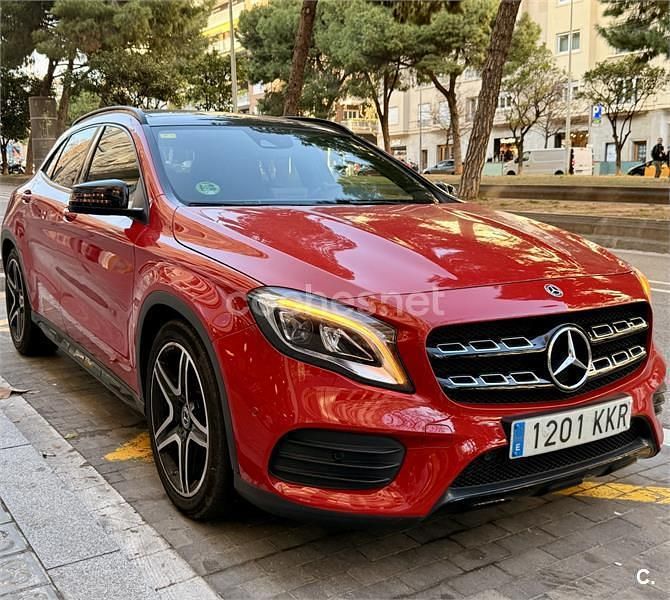 Usado Mercedes GLA200 AMG line 136 CV (100 kW) 2018 Rojo SUV