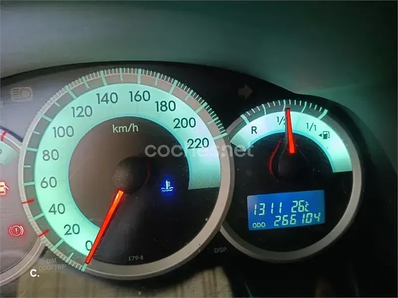Usado Toyota Corolla Verso Luna 116 CV (85 kW) 2005 Beige Monovolumen