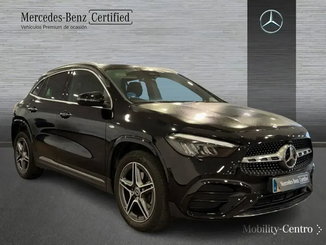 Usado Mercedes GLA250 163 CV (119 kW) 2025 Negro cosmos SUV