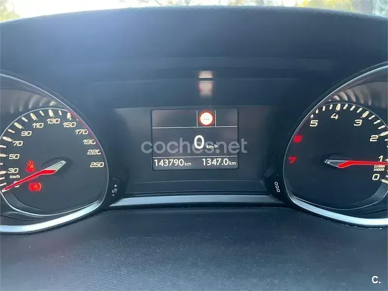 Usado Peugeot 308 Allure 110 CV (80 kW) 2018 Azul Berlina