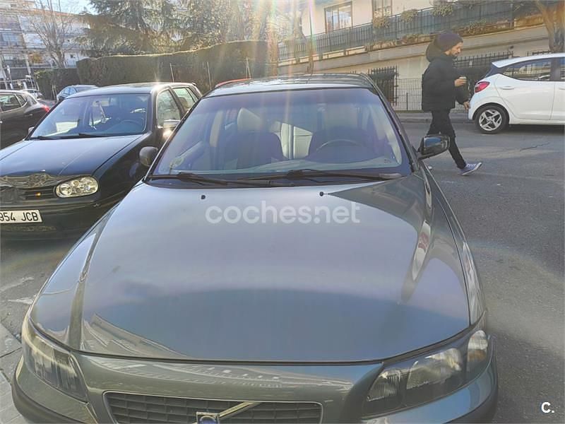 Usado Volvo S60 163 CV (119 kW) 2003 Gris / plata Berlina