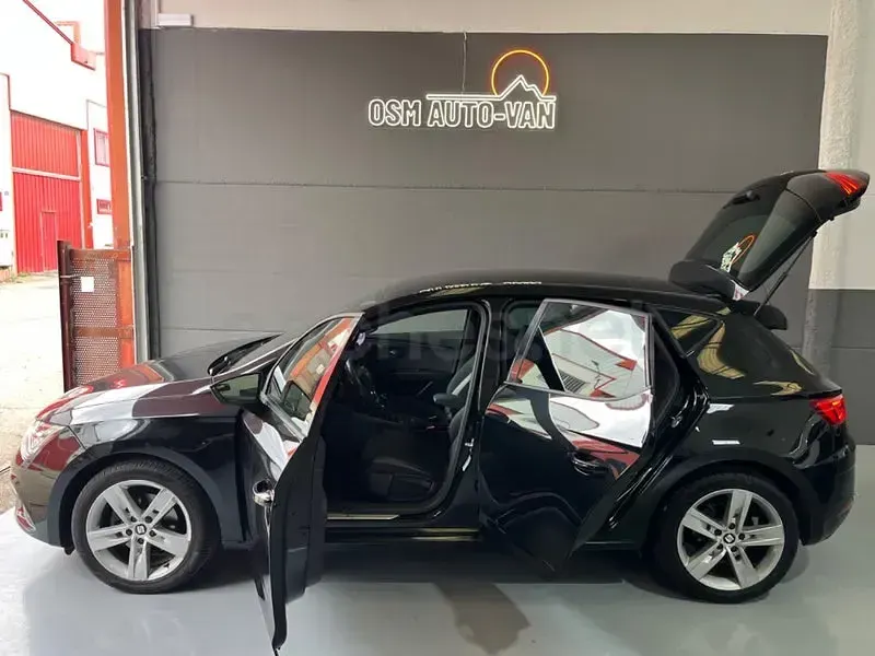 Usado Seat Leon FR 130 CV (95 kW) 2021 Negro Berlina