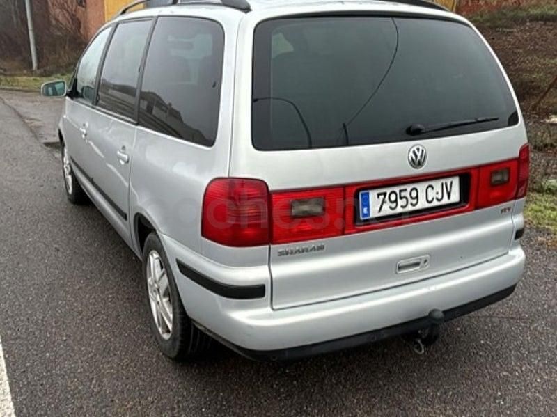 Usado VW Sharan Comfortline 115 CV (84 kW) 2004 Gris / plata Monovolumen