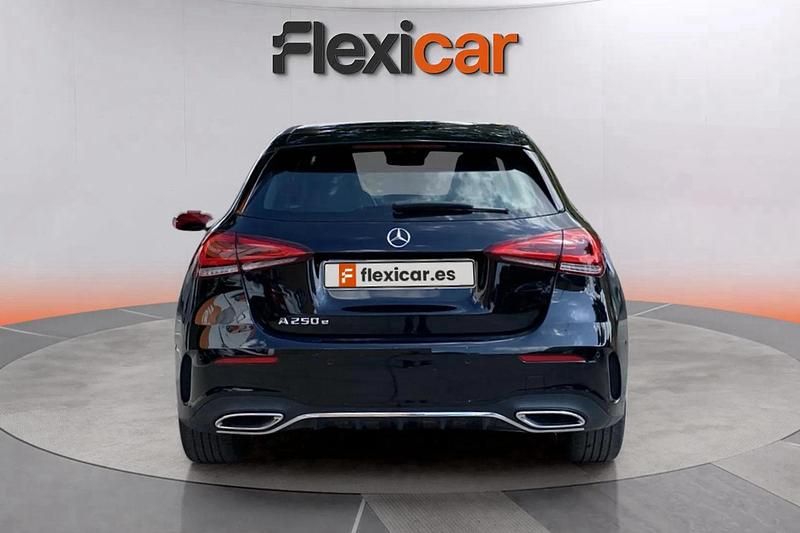 Usado Mercedes A250 218 CV (160 kW) 2021 Negro Berlina