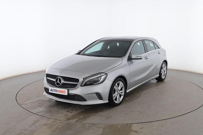 Usado Mercedes A200 Urban 135 CV (99 kW) 2017 Gris Utilitario