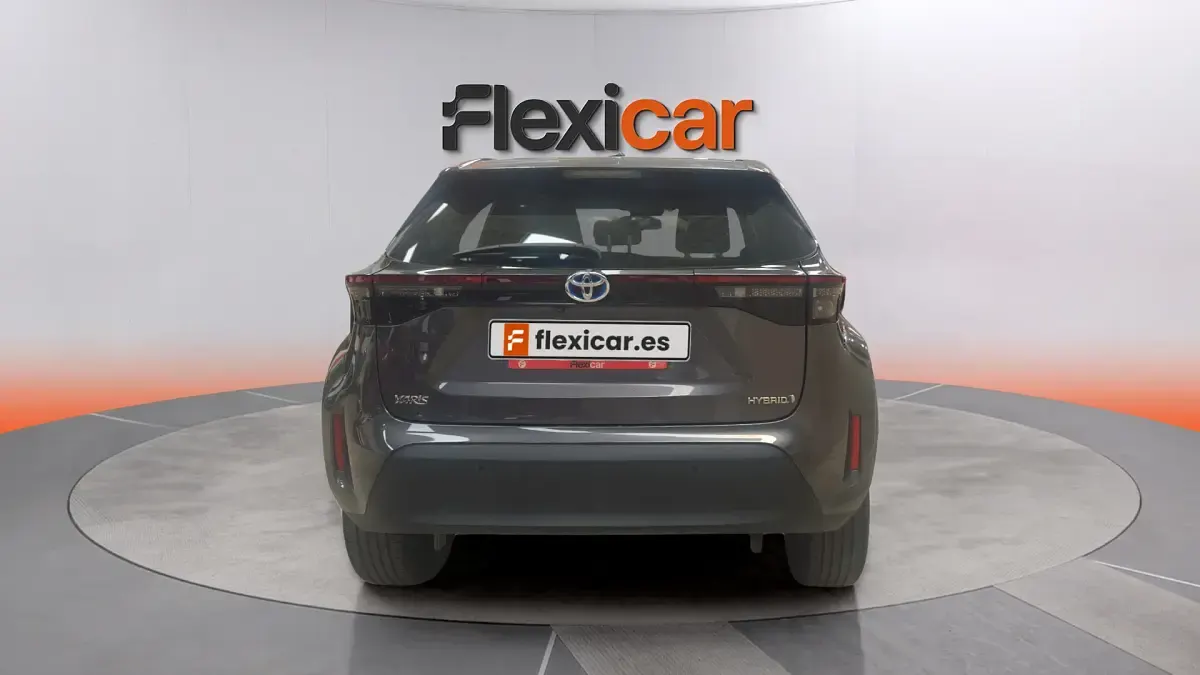 Usado Toyota Yaris Active 116 CV (85 kW) 2022 Gris Utilitario