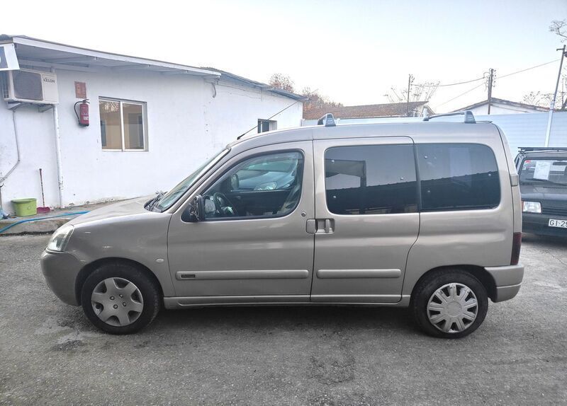 Usado Citroën Berlingo 90 CV (66 kW) 2004 Oro Monovolumen