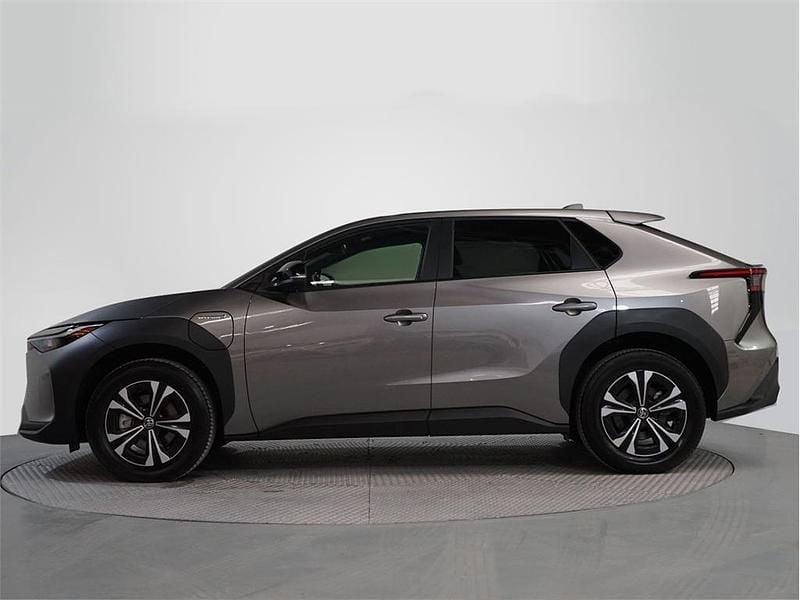 Usado Toyota bZ4X Advance 150 kW (204 CV) 2024 Rojo emoción SUV