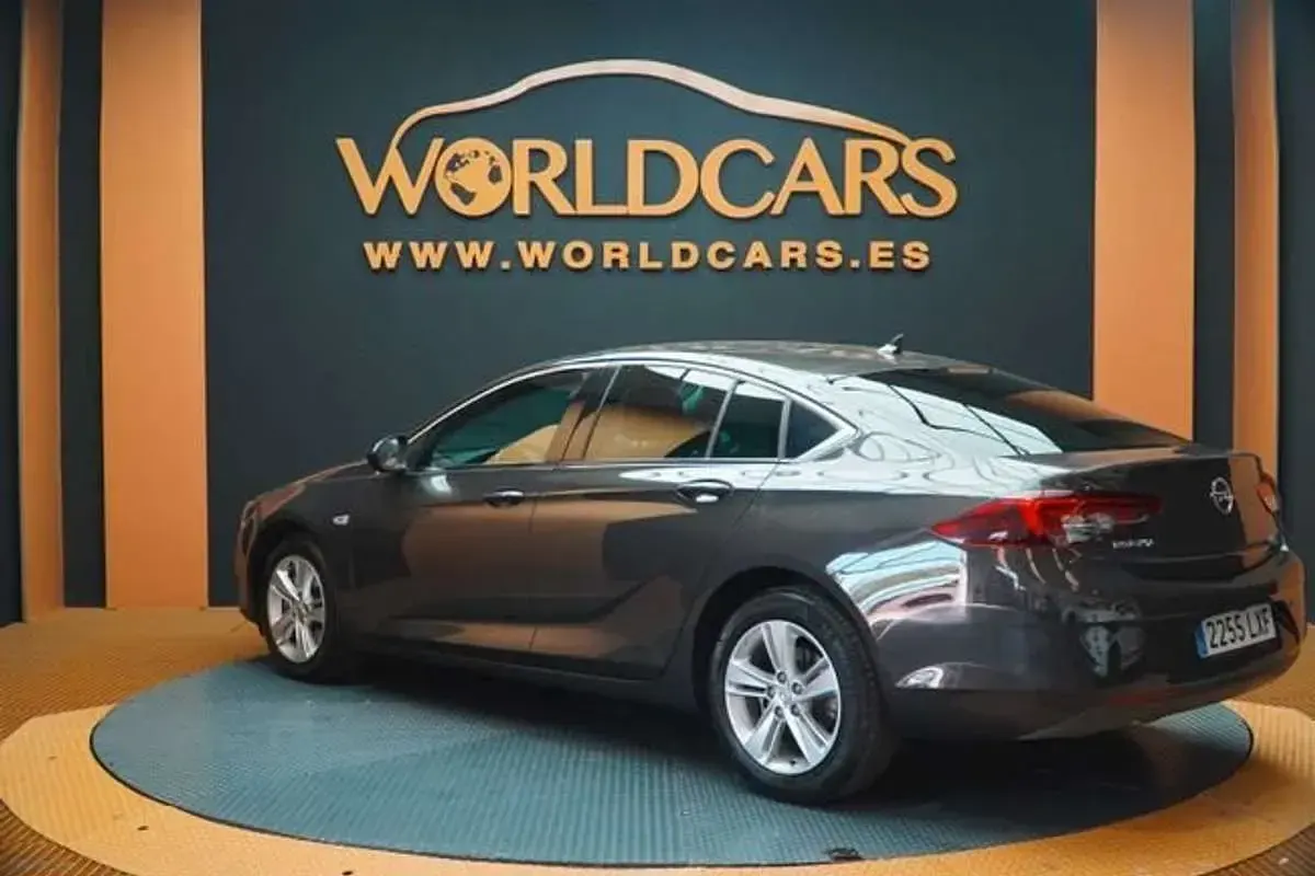Usado Opel Insignia Sport 122 CV (89 kW) 2022 Gris Berlina