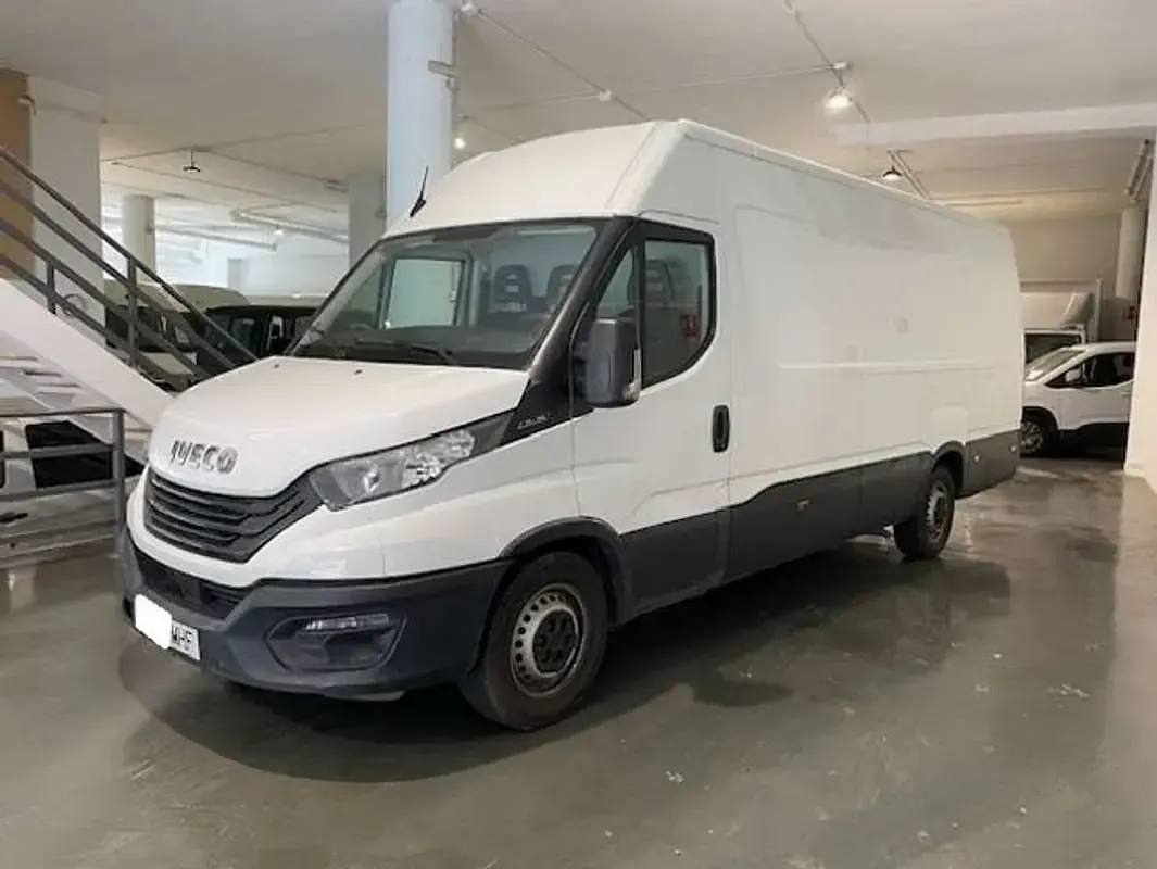 Usado Iveco Daily 160 CV (117 kW) 2023 Blanco Van