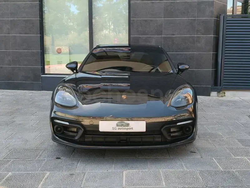 Usado Porsche Panamera 4S 560 CV (411 kW) 2021 Gris / plata Berlina
