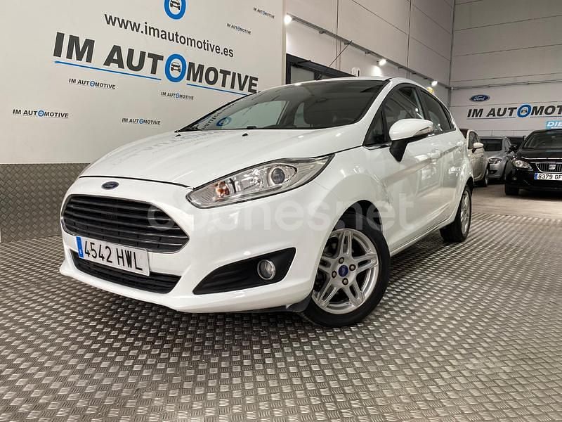 Blanco Usado 2014 Ford Fiesta Titanium Utilitario | 6990 € (Precio justo) - Imagen 1/4