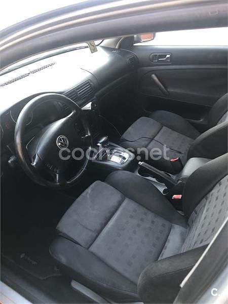 Usado VW Passat Highline 115 CV (84 kW) 2001 Gris / plata Berlina
