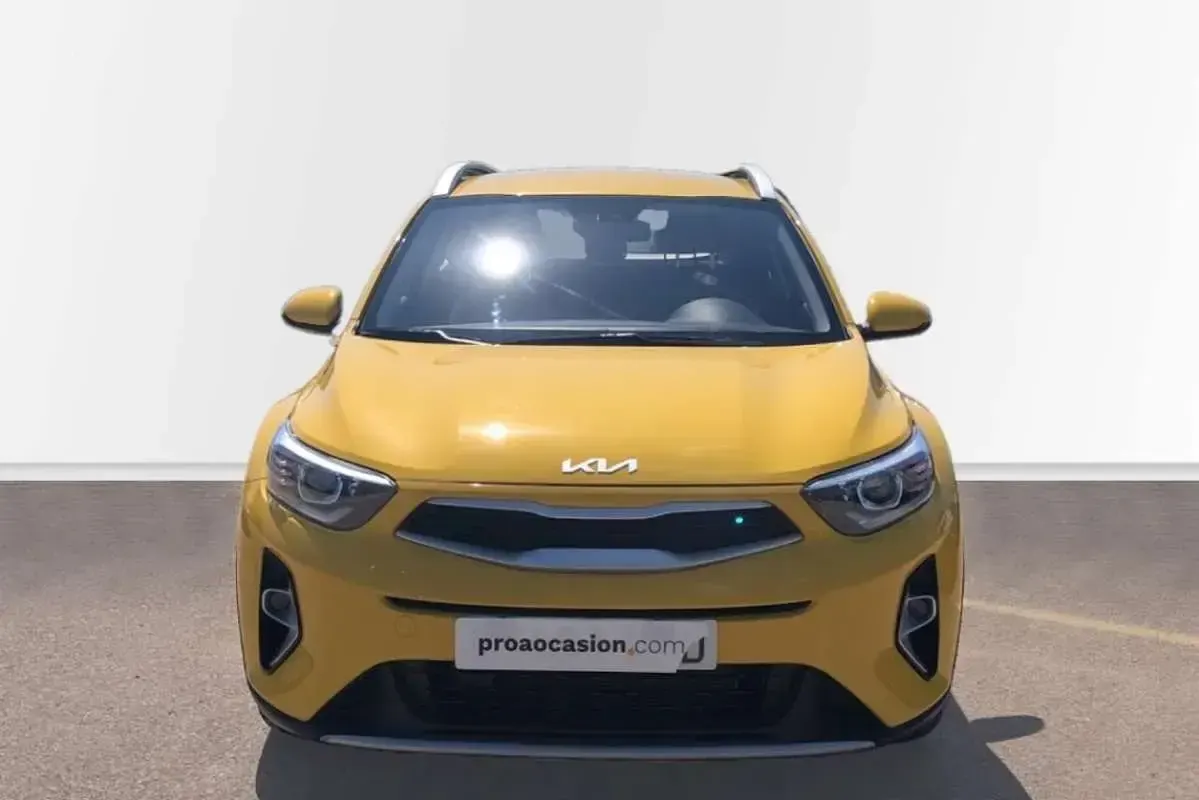 Usado Kia Stonic 84 CV (61 kW) 2023 Amarillo SUV