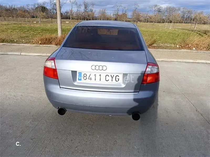 Usado Audi A4 163 HP (119 kW) 2004 Cinzento Sedan