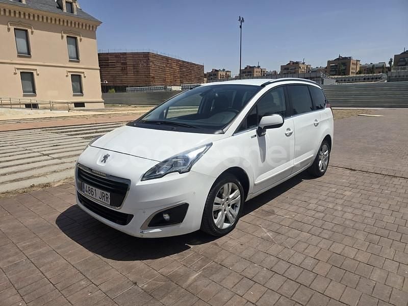 Blanco Usado 2016 Peugeot 5008 Style Monovolumen | 7990 € (Precio justo) - Imagen 1/4