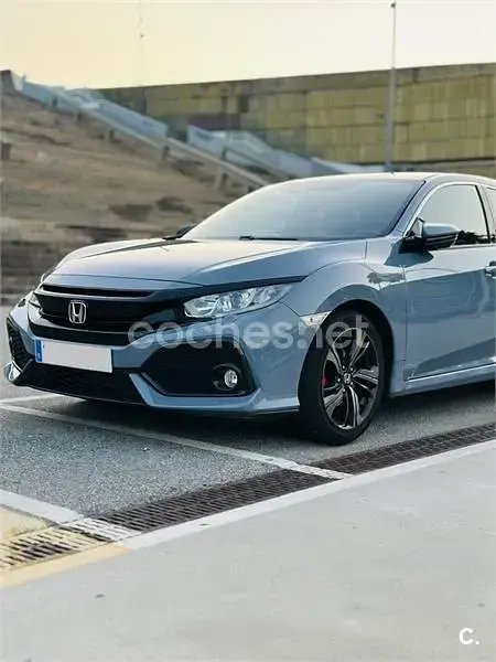 Usado Honda Civic Elegance 129 CV (94 kW) 2017 Gris / plata Berlina