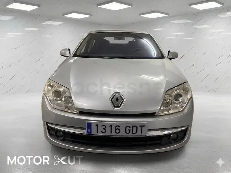 Usado Renault Laguna III Dynamique 130 CV (95 kW) 2011 Gris / plata Familiar