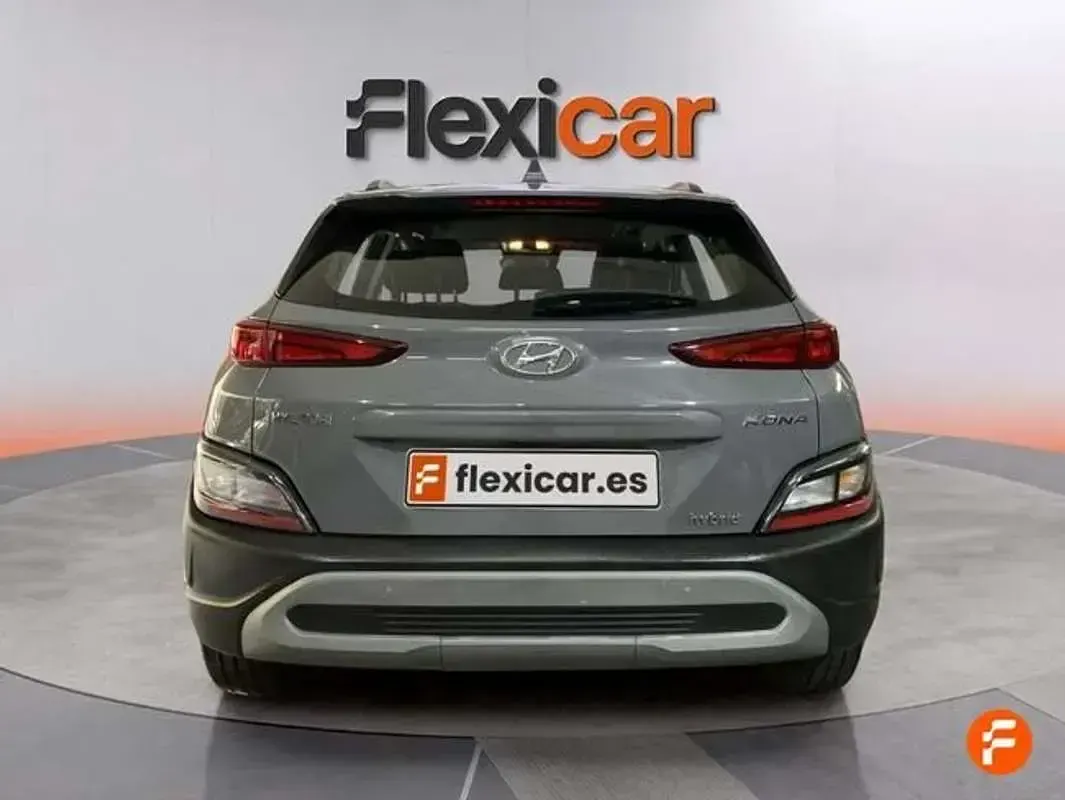 Usado Hyundai Kona 141 CV (103 kW) 2022 Gris SUV