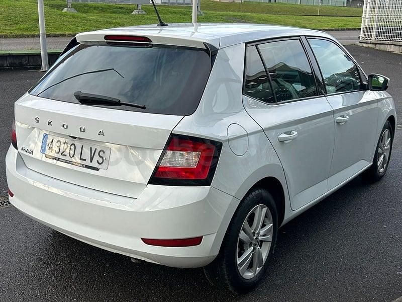 Usado Skoda Fabia Ambition 95 CV (69 kW) 2021 Blanco Berlina