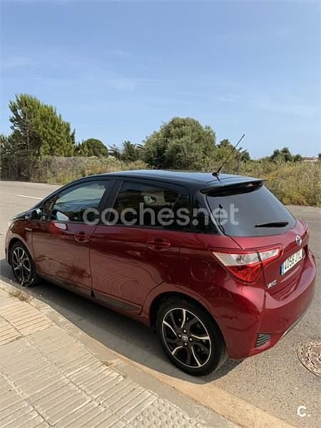 Granate Usado 2017 Toyota Yaris Hybrid Advance Berlina | 12.700 € (Precio justo) - Imagen 1/2