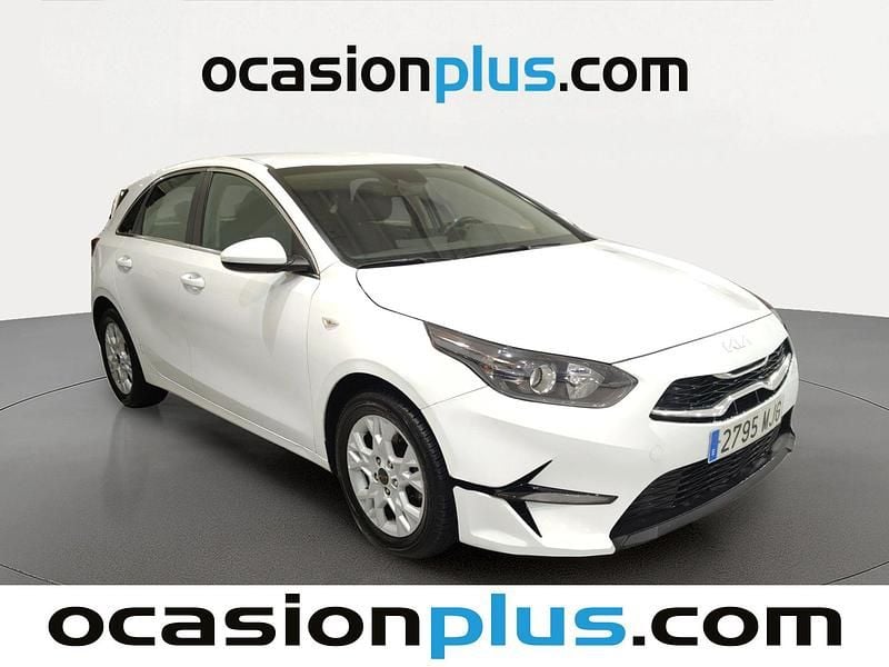 Usado Kia Ceed 136 CV (100 kW) 2023 Blanco Utilitario