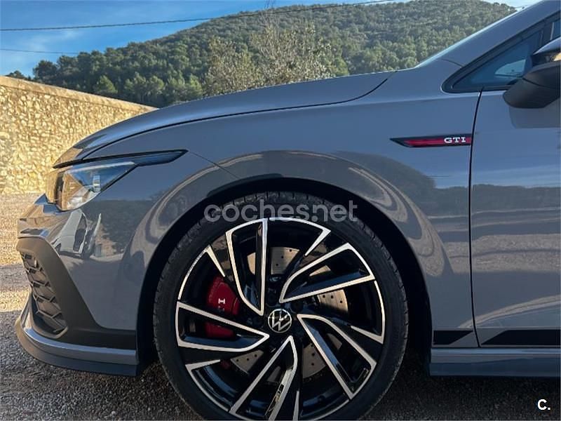 Usado VW Golf VIII GTI Clubsport 301 CV (221 kW) 2023 Gris / plata Berlina
