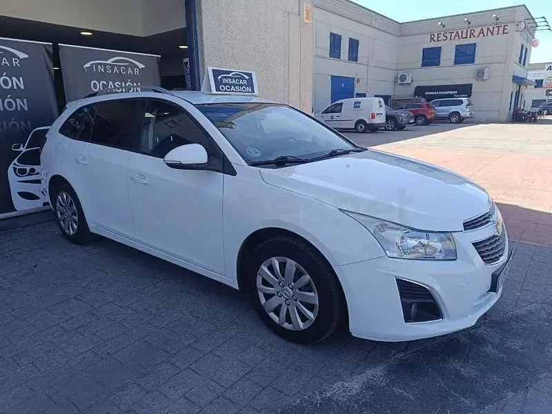Usado Chevrolet Cruze LT 130 CV (95 kW) 2013 Blanco Familiar