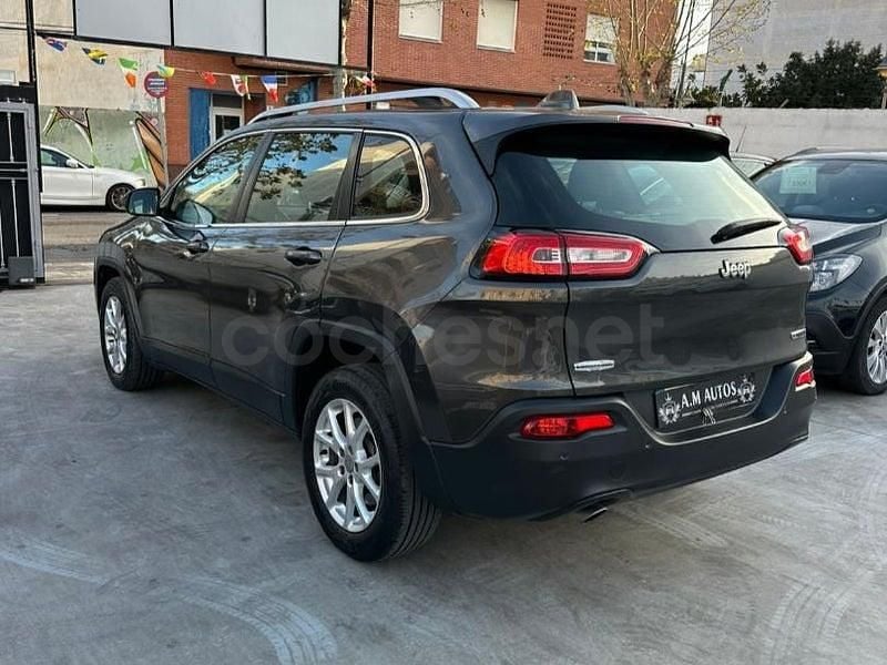 Usado Jeep Cherokee Longitude 140 CV (102 kW) 2014 Gris / plata SUV