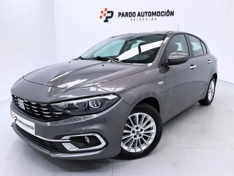 Usado Fiat Tipo Life 130 CV (95 kW) 2021 Gris / plata Berlina