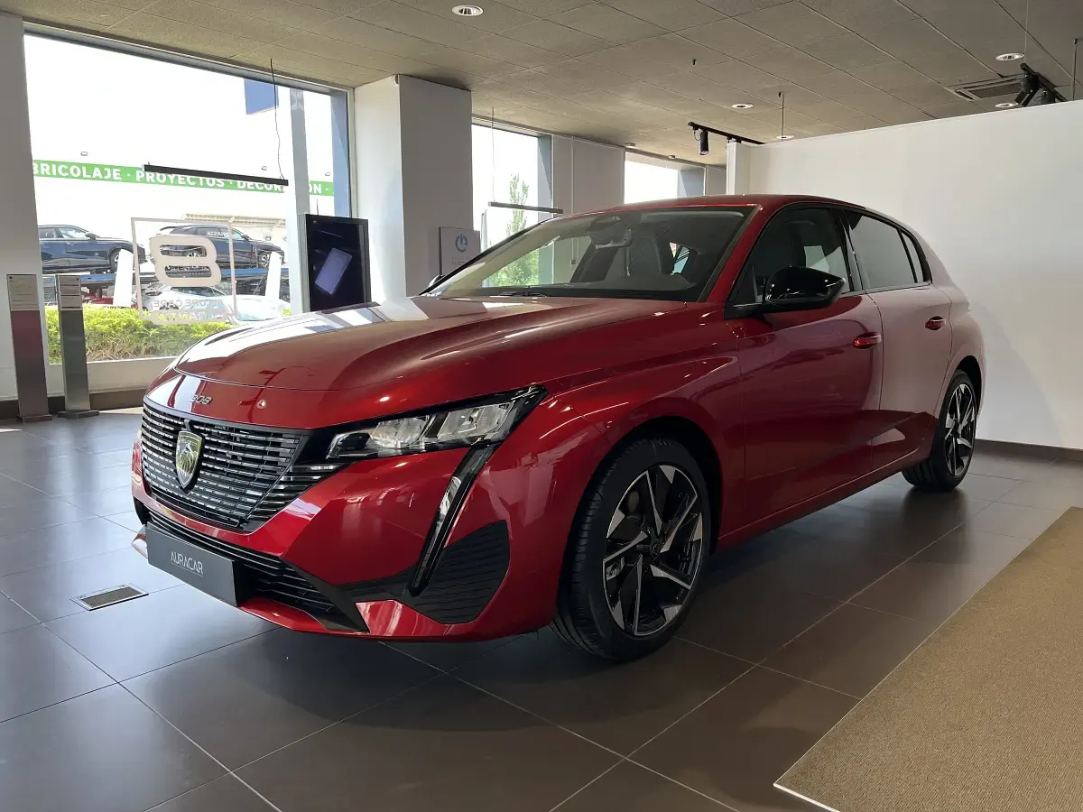 Usado Peugeot 308 Allure 145 CV (106 kW) 2025 Rojo