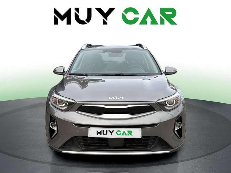 Usado Kia Stonic 84 CV (61 kW) 2023 Gris / plata SUV