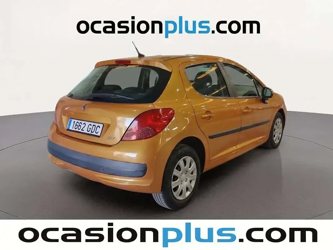 Usado Peugeot 207 75 CV (55 kW) 2008 Naranja Utilitario