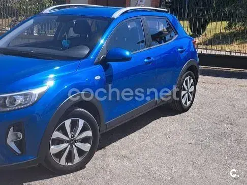 Usado Kia Stonic 100 CV (73 kW) 2024 Azul SUV